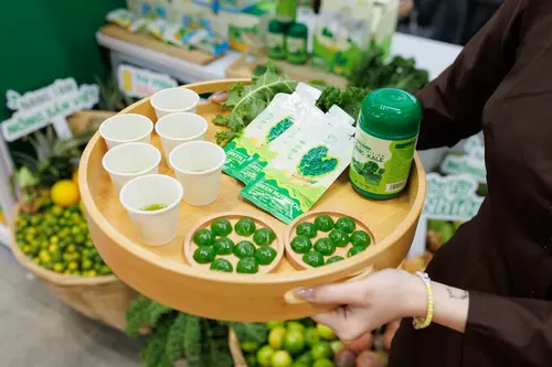https://tinhot24h.vercel.app/vu-san-xuat-keo-rau-cu-kera-gia-he-lo-them-san-pham-asia-life-da-san-xuat.html