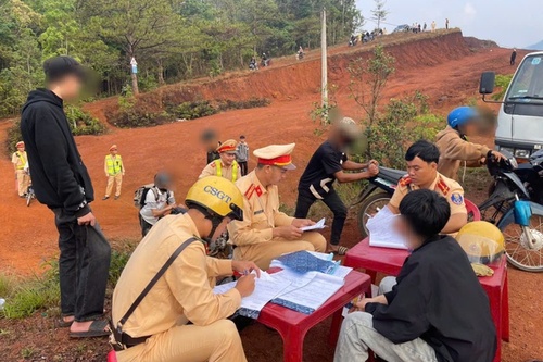 https://tinhot24h.vercel.app/ngan-chan-xu-ly-gan-80-thanh-nien-di-san-may-gay-mat-an-ninh-trat-tu.html